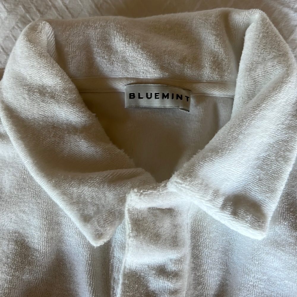 Short sleeve polo shirt . Cool towel fabric .